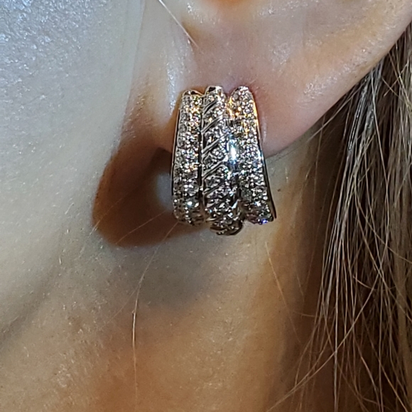 18K WHITE GOLD DIAMOND EARRINGS. - Picture 10 of 10